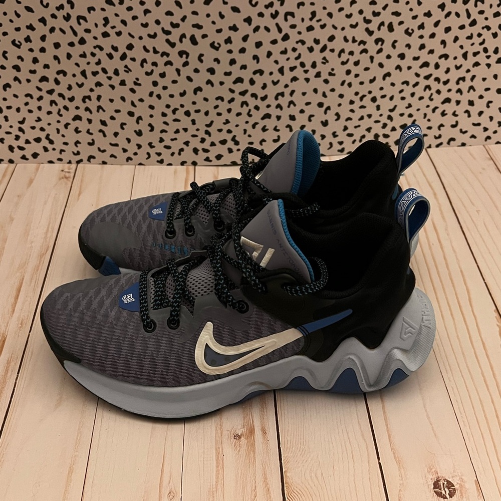 Nike men’s Giannis basketball shoe